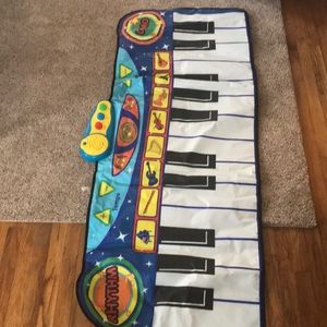 Kids floor piano